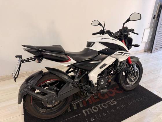 BAJAJ DOMINAR 200 